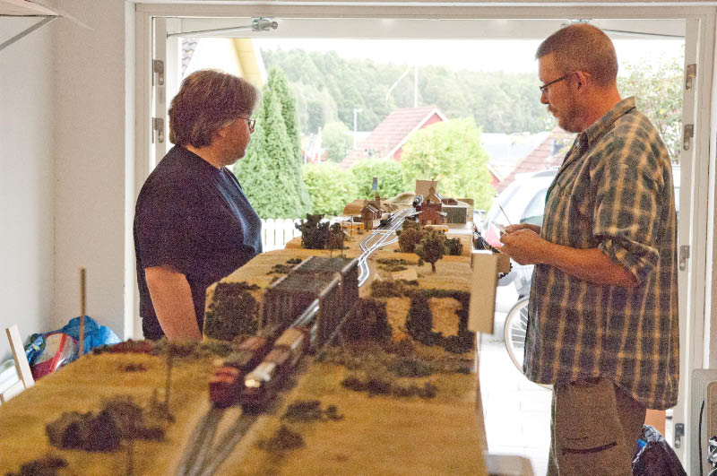 En solig dag som denna kunde garagedörrarna stå på vid gavel.