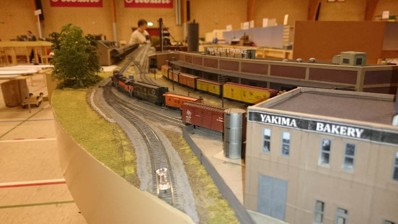 Yakima Fruit Row 3.jpg