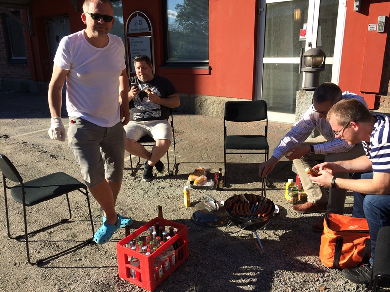 OBS! Vit handske vid grillning
